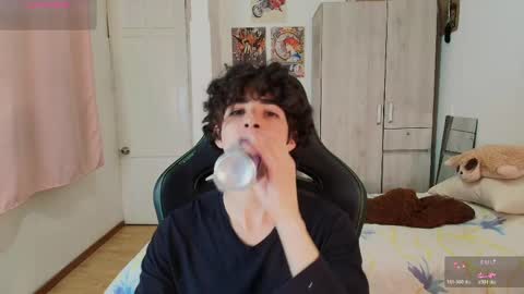 lucas_xo online show from April 16, 12:43 am