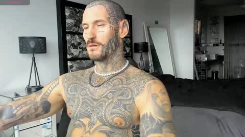 lucasexclusive online show from December 5, 5:15 am