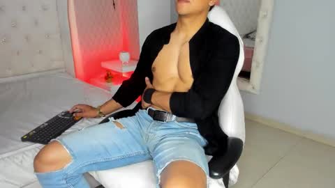 Leo online show from February 7, 11:39 am