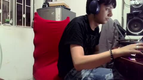 luckk_ online show from May 11, 5:20 am