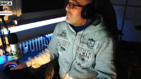        call me  Stefan online show from January 18, 4:31 pm