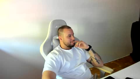 luckymikey90 online show from May 6, 10:05 am