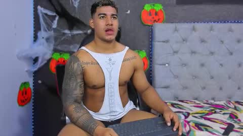 Luigi Independent model online show from October 15, 10:56 am