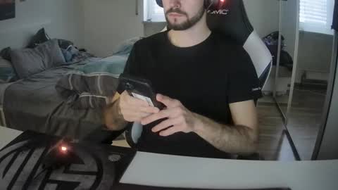 lukasschoetz online show from February 11, 11:54 am