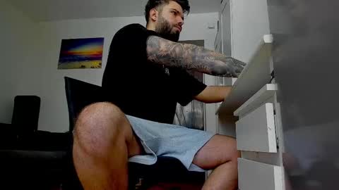 Snapshot of lukedenver chatting on February 21, 8:28 am Luke online show from February 21, 8:28 am