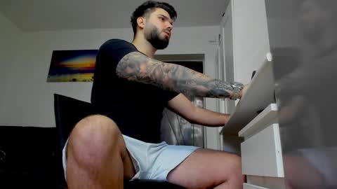 Snapshot of lukedenver chatting on January 19, 7:46 am Luke online show from January 19, 7:46 am