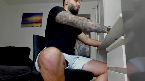 Snapshot of lukedenver chatting on January 30, 8:54 am Luke online show from January 30, 8:54 am