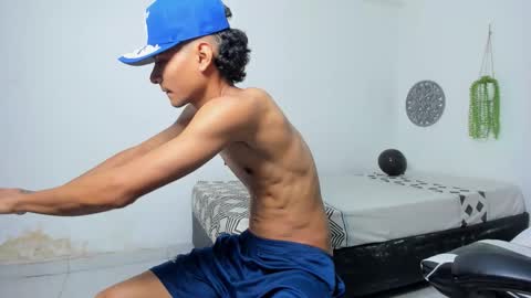 lunay_bigcock420 online show from October 18, 8:19 am