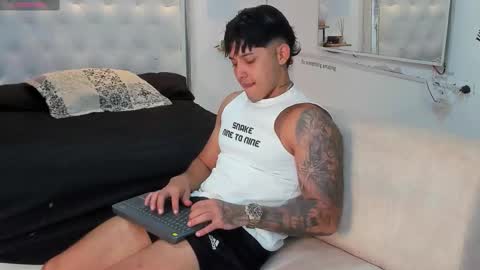 Snapshot of lunay_xtreemboy chatting on October 28, 12:02 am Lunay online show from October 28, 12:02 am