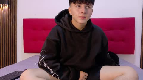 lunaydream online show from May 6, 11:44 am