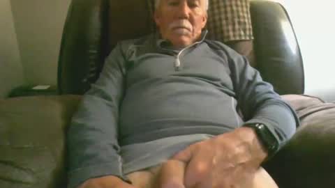 Snapshot of luv269er chatting on February 9, 6:54 am luv269er online show from February 9, 6:54 am