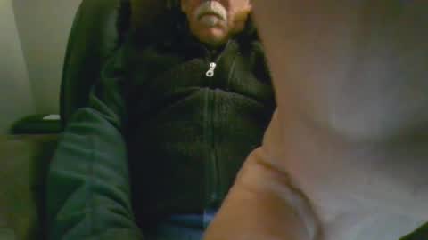 Snapshot of luv269er chatting on January 14, 3:01 am luv269er online show from January 14, 3:01 am