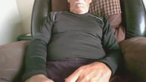 Snapshot of luv269er chatting on January 29, 6:28 pm luv269er online show from January 29, 6:28 pm