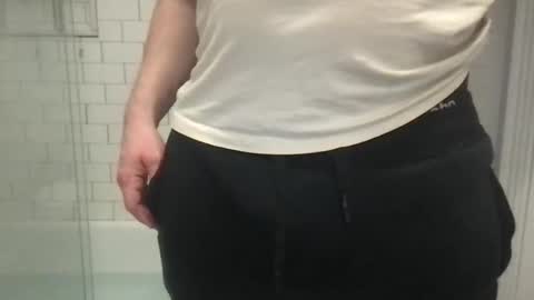 lvguynextdoor440656 online show from February 23, 12:45 am