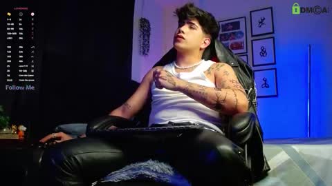 Lyle Bennett Freelance Model online show from December 21, 10:45 am