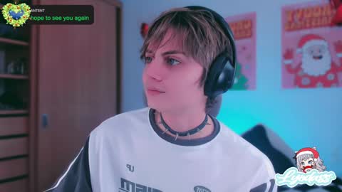 Snapshot of lyodass chatting on December 12, 8:43 pm Lyodass online show from December 12, 8:43 pm