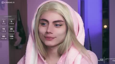 Snapshot of lyodass chatting on October 21, 12:36 am Lyodass online show from October 21, 12:36 am