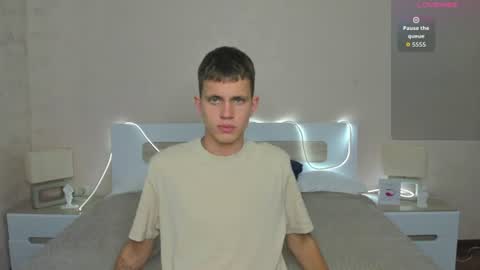 m0neyken_ online show from July 17, 2:19 am