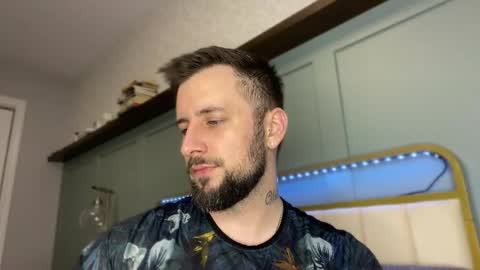 m_stephen online show from April 18, 3:30 am