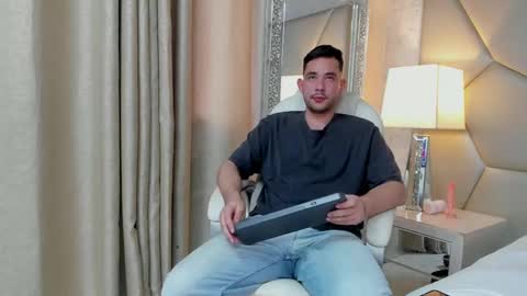 Snapshot of maatt_de_luca chatting on October 3, 6:13 pm Matt De Luca online show from October 3, 6:13 pm