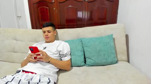 Snapshot of magnificent_star18 chatting on December 17, 12:56 am RONALD online show from December 17, 12:56 am