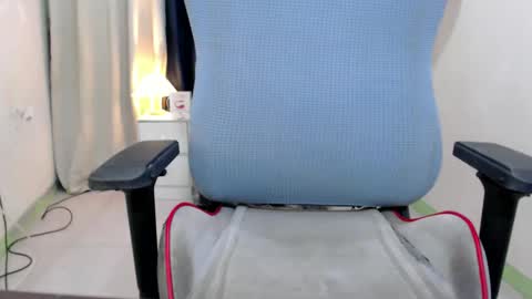 Snapshot of majestic_anne chatting on December 19, 4:02 pm Annalyn online show from December 19, 4:02 pm