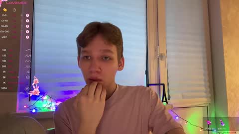 Snapshot of malcolm_yang chatting on December 24, 6:44 am Tom and Mark 3 online show from December 24, 6:44 am