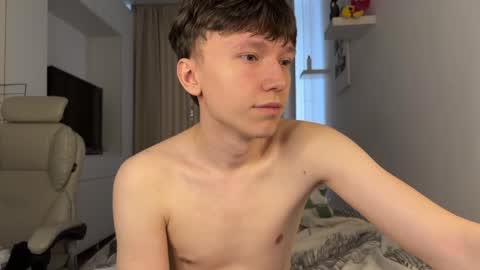 Snapshot of malcolm_yang chatting on September 28, 4:54 am Tom and Mark 3 online show from September 28, 4:54 am