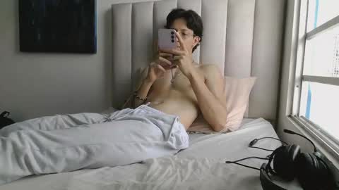 Manuel online show from April 21, 6:47 pm