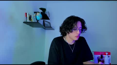 Manuel online show from November 28, 8:55 pm