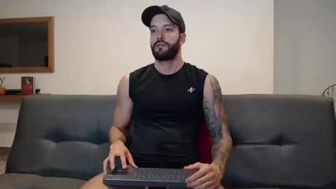 Snapshot of marcoandpolo01 chatting on February 12, 1:09 am Marco  Polo online show from February 12, 1:09 am