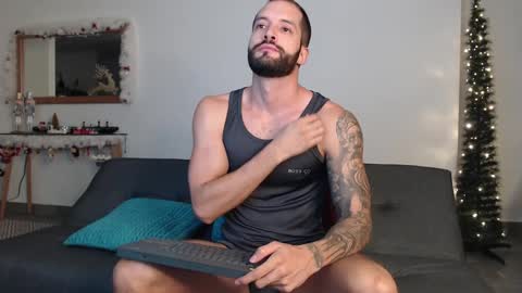 Snapshot of marcoandpolo01 chatting on December 30, 1:58 am Marco  Polo online show from December 30, 1:58 am