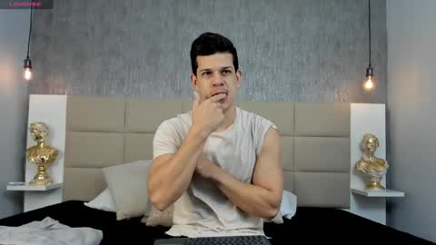 Snapshot of marcosullivan_ chatting on December 6, 10:08 pm Marco Sullivan online show from December 6, 10:08 pm