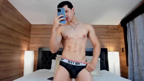 Snapshot of marcosullivan_ chatting on December 17, 11:17 am Marco Sullivan online show from December 17, 11:17 am