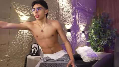 Snapshot of marcoyethan chatting on October 27, 4:26 am Marco and Ethan online show from October 27, 4:26 am