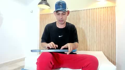 Snapshot of marcus_smithh chatting on October 10, 5:56 am marcus_smithh online show from October 10, 5:56 am