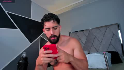 Snapshot of mark_broown_ chatting on January 23, 1:51 am mark_broown_ online show from January 23, 1:51 am