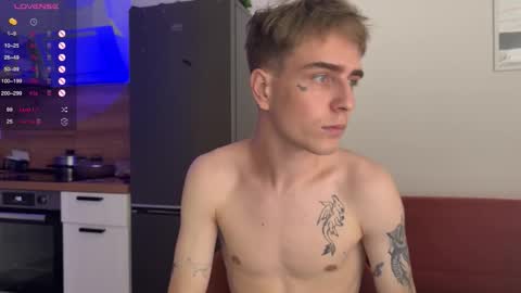 Snapshot of mark_lovrov chatting on October 14, 12:45 pm Mark 3 online show from October 14, 12:45 pm