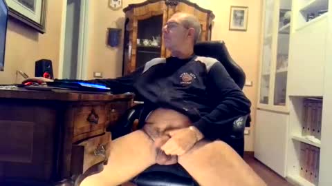 markmarkmark00 online show from December 3, 5:23 pm