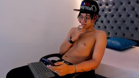 MARSHALL online show from December 14, 1:18 pm