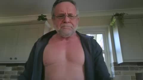 Snapshot of martinrgbxxxx chatting on February 2, 2:34 pm martinrgbxxxx online show from February 2, 2:34 pm