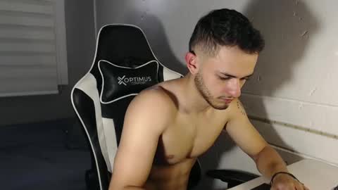 Snapshot of massimo_jiovano chatting on January 10, 2:57 am massimo online show from January 10, 2:57 am