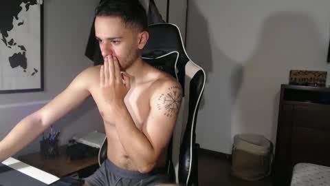 Snapshot of massimo_jiovano chatting on October 15, 11:23 pm massimo online show from October 15, 11:23 pm