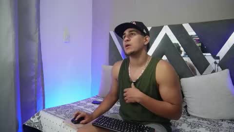 massimo_vidal online show from October 5, 5:33 am