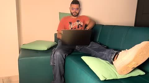 Snapshot of masterbear01 chatting on October 20, 7:29 pm Alex online show from October 20, 7:29 pm