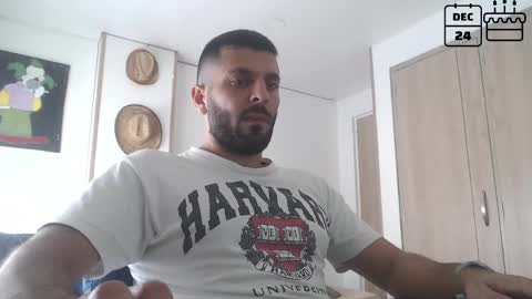 Snapshot of masterofinfatuation chatting on December 22, 6:26 pm   online show from December 22, 6:26 pm