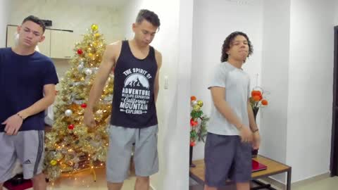 Team Cris Darwin- Fernando- Stiven- David online show from December 15, 11:12 am