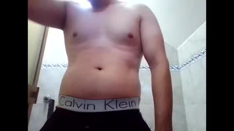 Snapshot of mateo2803 chatting on February 19, 8:31 pm mateo2803 online show from February 19, 8:31 pm