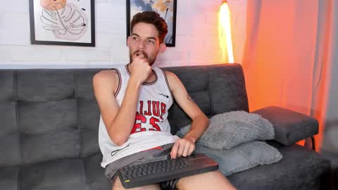 Snapshot of mateo_hunter chatting on October 22, 6:10 pm MATEO HUNTER online show from October 22, 6:10 pm