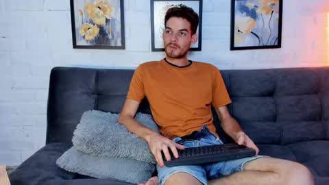 Snapshot of mateo_hunter chatting on October 25, 4:03 am MATEO HUNTER online show from October 25, 4:03 am